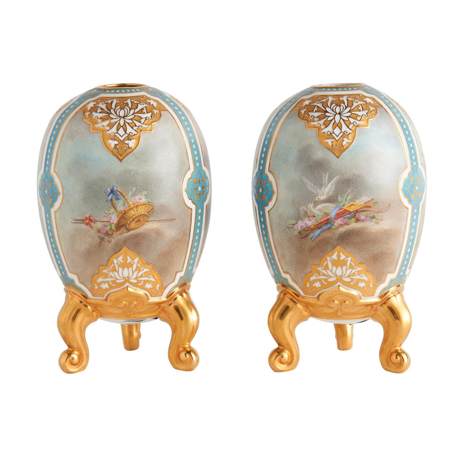 A PAIR OF ROYAL WORCESTER PORCELAIN VASES , Shape 401