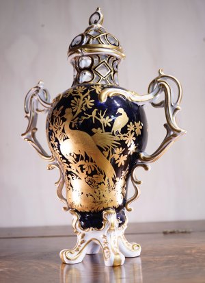 Chelsea Gold Anchor vase , ‘Dudley’ type, gilt birds & lavish Rococo form, c.1765