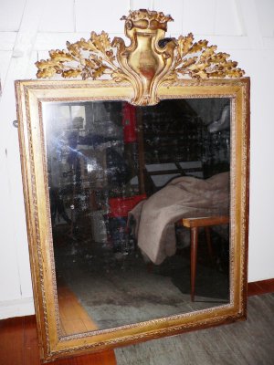   1009  A large gilt rectangular mirror