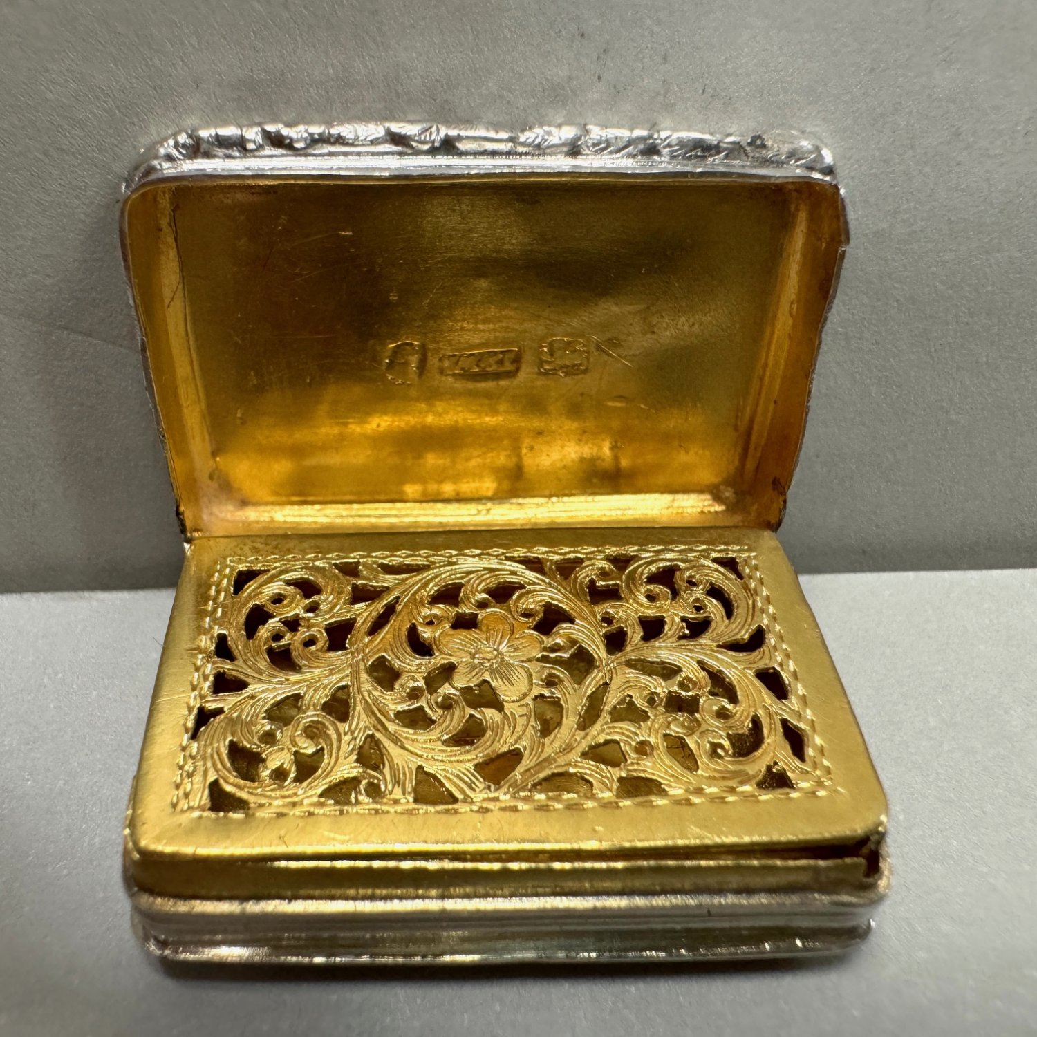 A Victorian Sterling Silver Vinaigrette with Gilt Interior