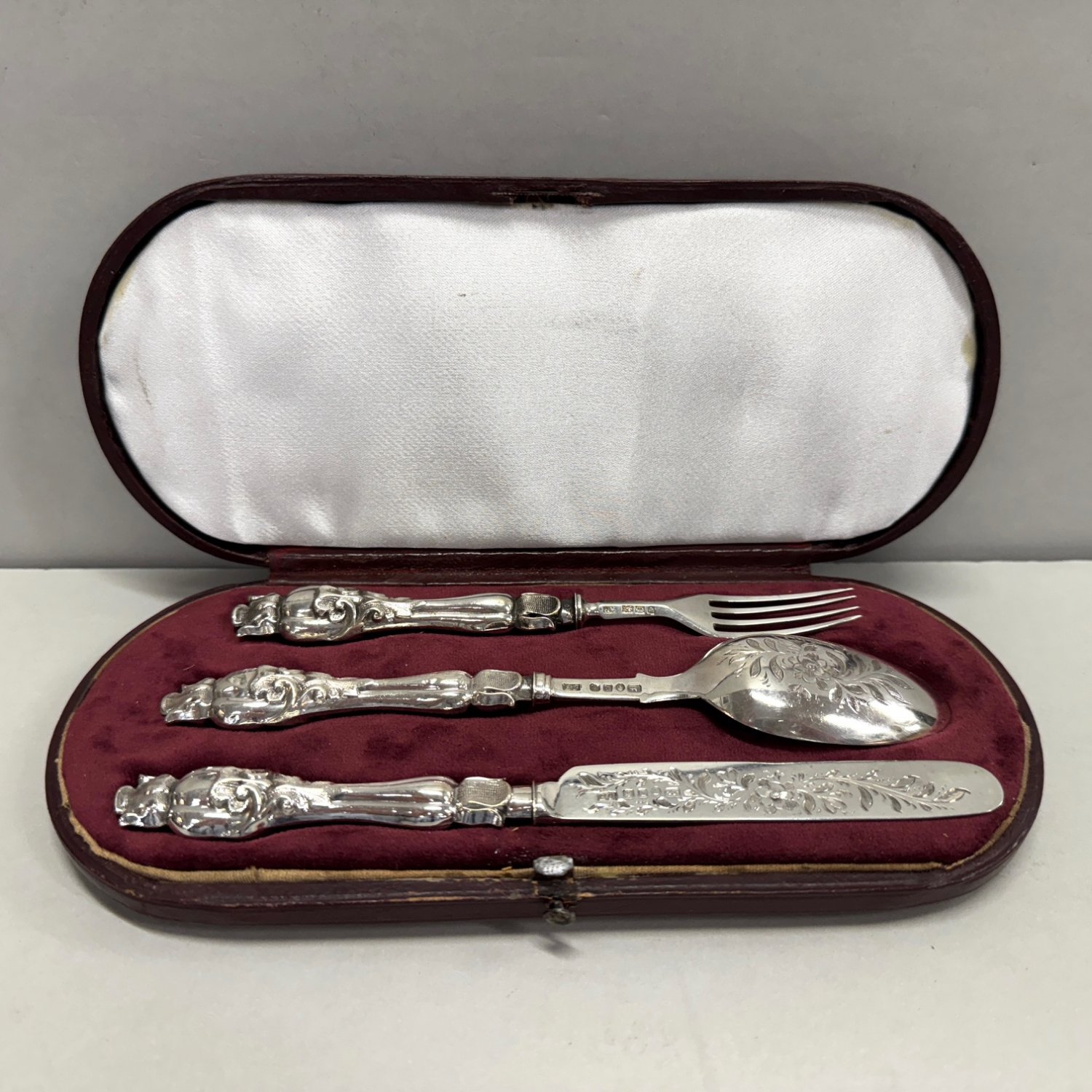A Victorian Boxed Sterling Silver Child's Set. 