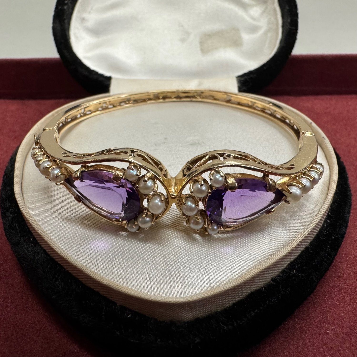 A 15ct. Gold Hinged Bangle