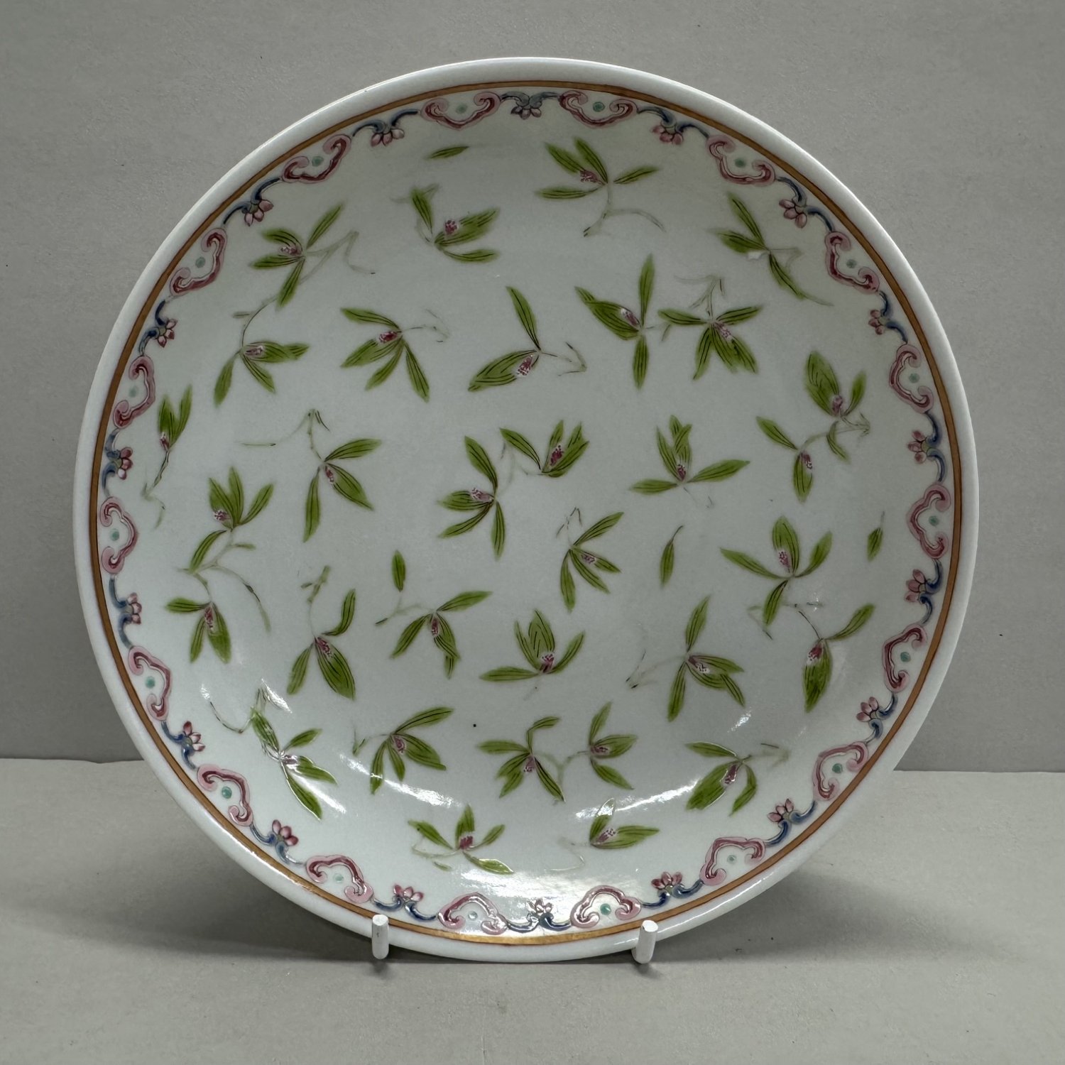 A Chinese Qing Dynasty Floral Enamellrd Saucer