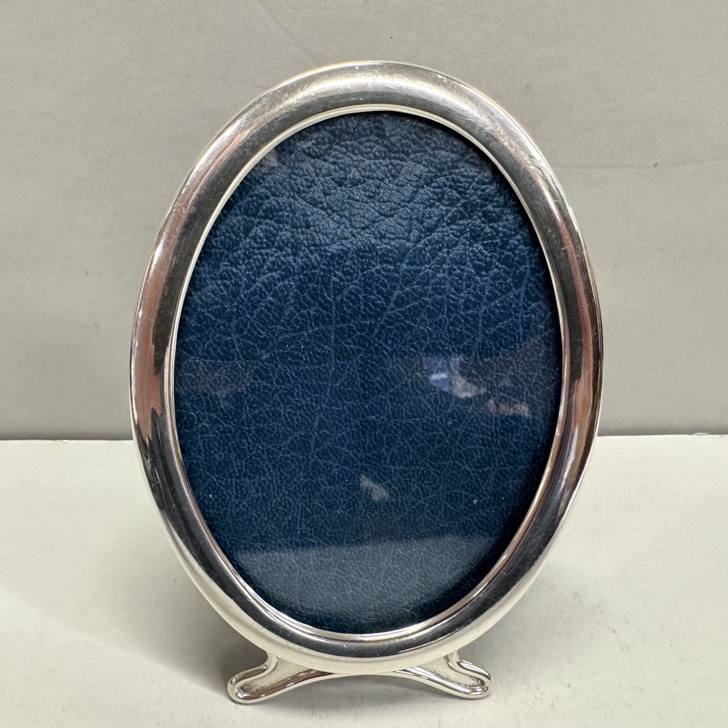 A Sterling Silver Oval Photograph Frame