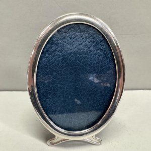 A Sterling Silver Oval Photograph Frame