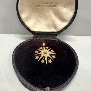 A beautiful boxed late Victorian Starburst Brooch and Pendant.