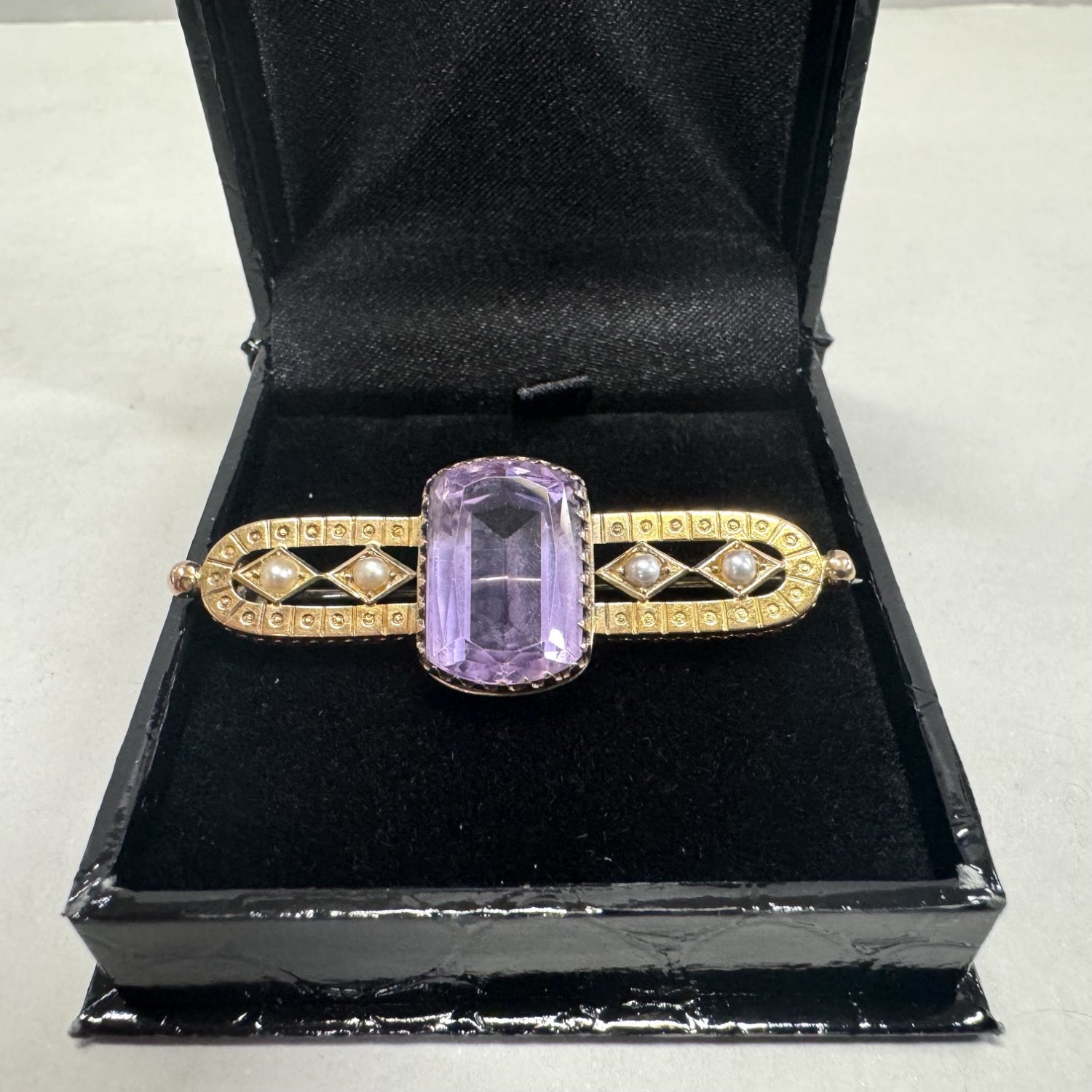 A stylish Victorian 15ct gold Brooch