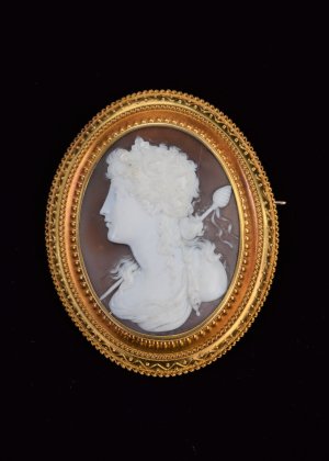 Large 15ct gold & Shell Cameo
