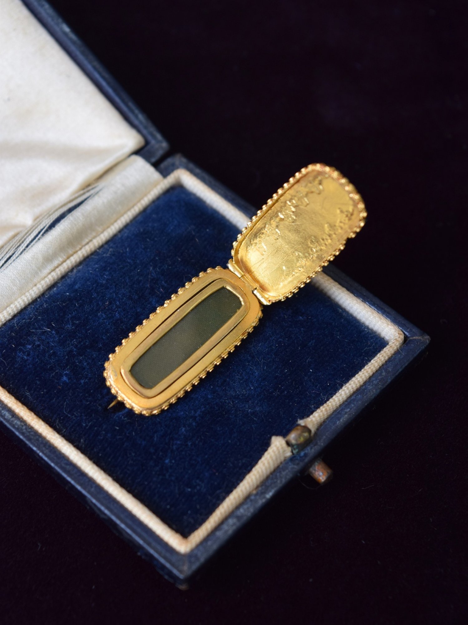 'REGARD' 18ct Yellow Gold Brooch & Locket