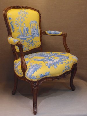 Pair Louis XV fauteuil en Cabriole Armchairs