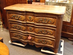 C1800 French Provincial Regence style Commode in Oak