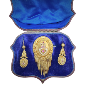 Exceptional Victorian18ct gold brooch and earrings set