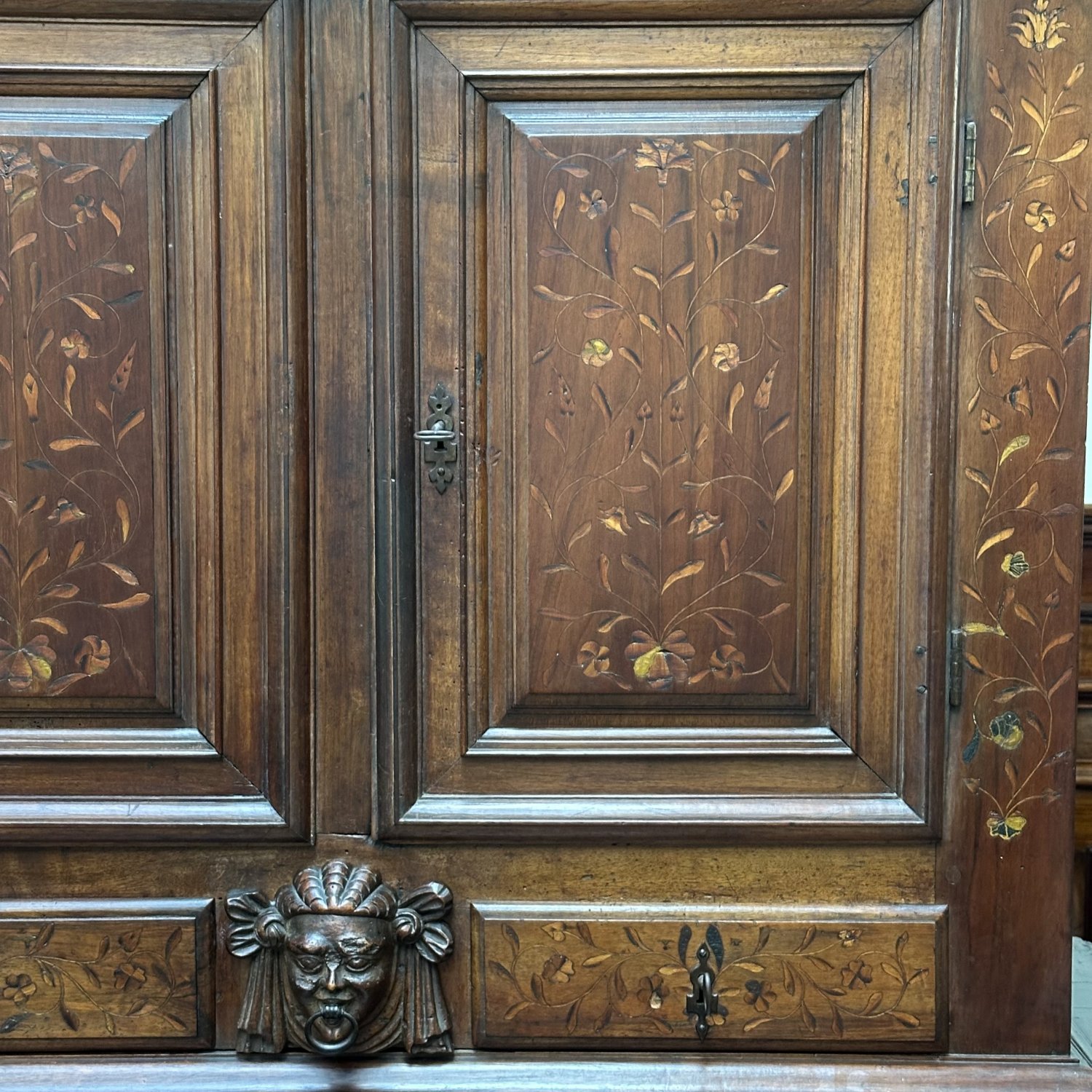 Early 19th Century Continental walnut marquetry cabinet 