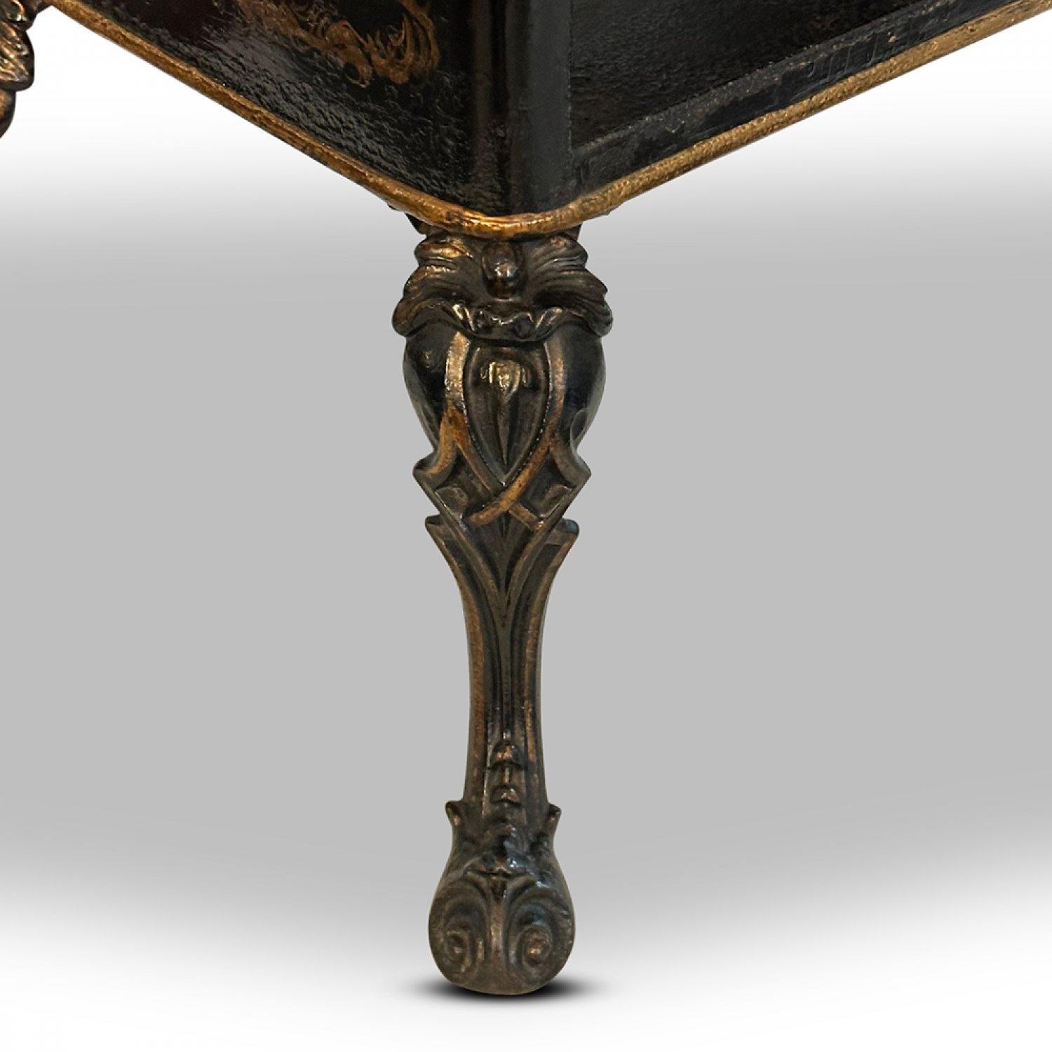 Mid 19th century English toleware Pontypool plate warmer 