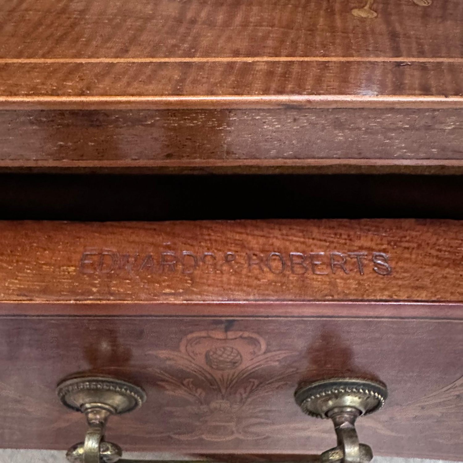Superb English display cabinet with fine marquetry inlays by Edwards & Roberts