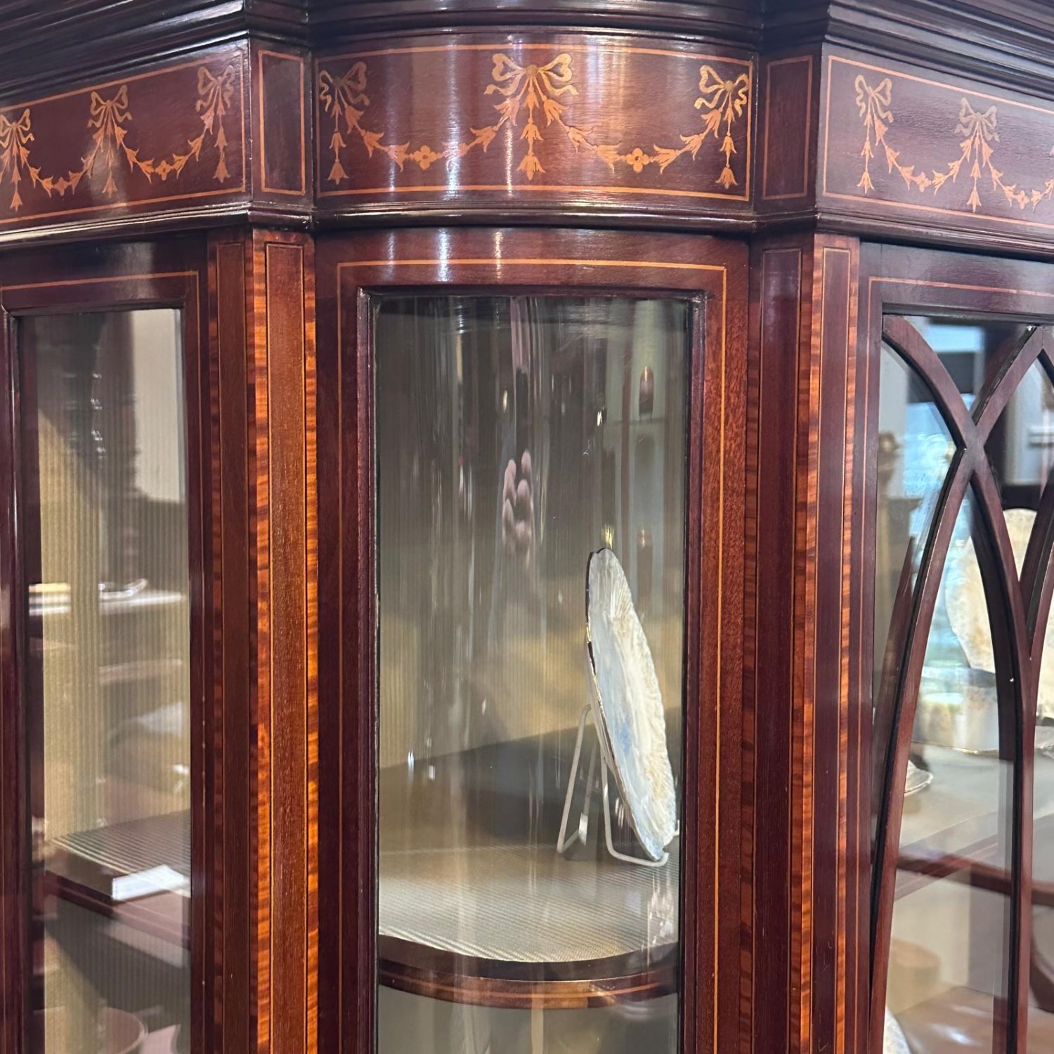 Superb English Sheraton style 2 door mahogany display cabinet by Waring & Gillow 