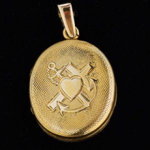 15ct gold locket