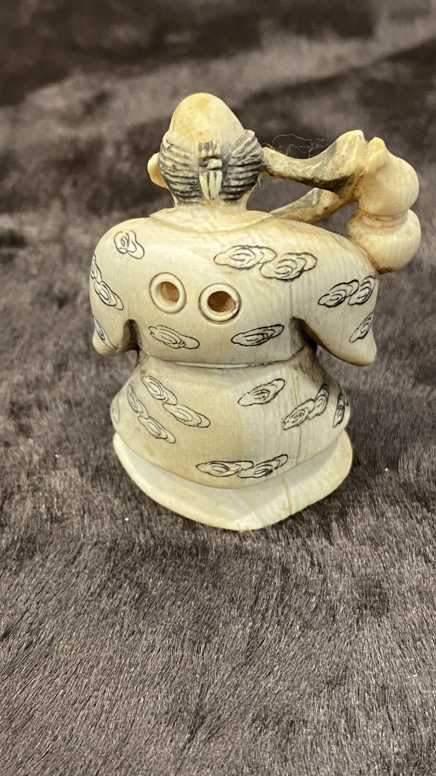 19th Century Qing Ivory Netsuke (Exported to Japan)