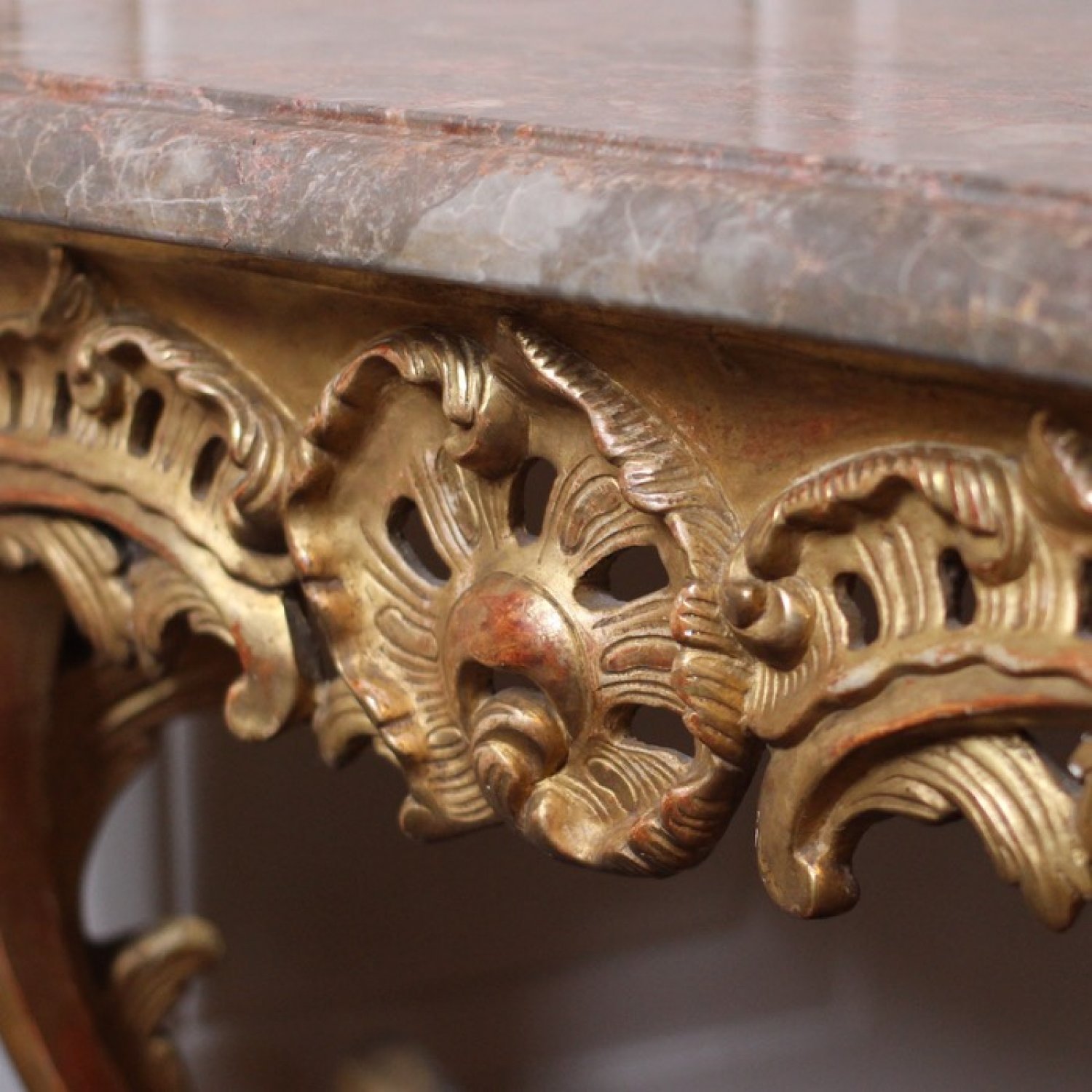 AN 18TH CENTURY, LOUIS XV PERIOD ARC-EN-ARBALÈTE, GILTWOOD CONSOLE TABLE. CIRCA. 