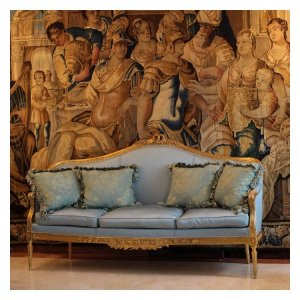 AN 18TH CENTURY, LOUIS XVI GILTWOOD CANAPE EN CORBEILLE. CIRCA.