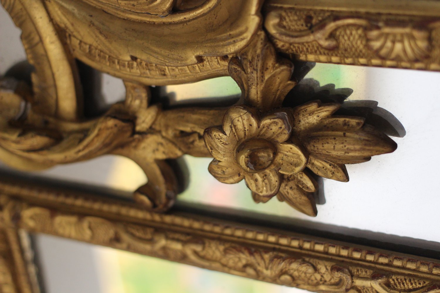 AN 18TH CENTURY REGENCE PERIOD, GILTWOOD PARCLOSES MIRROR.  CIRCA.