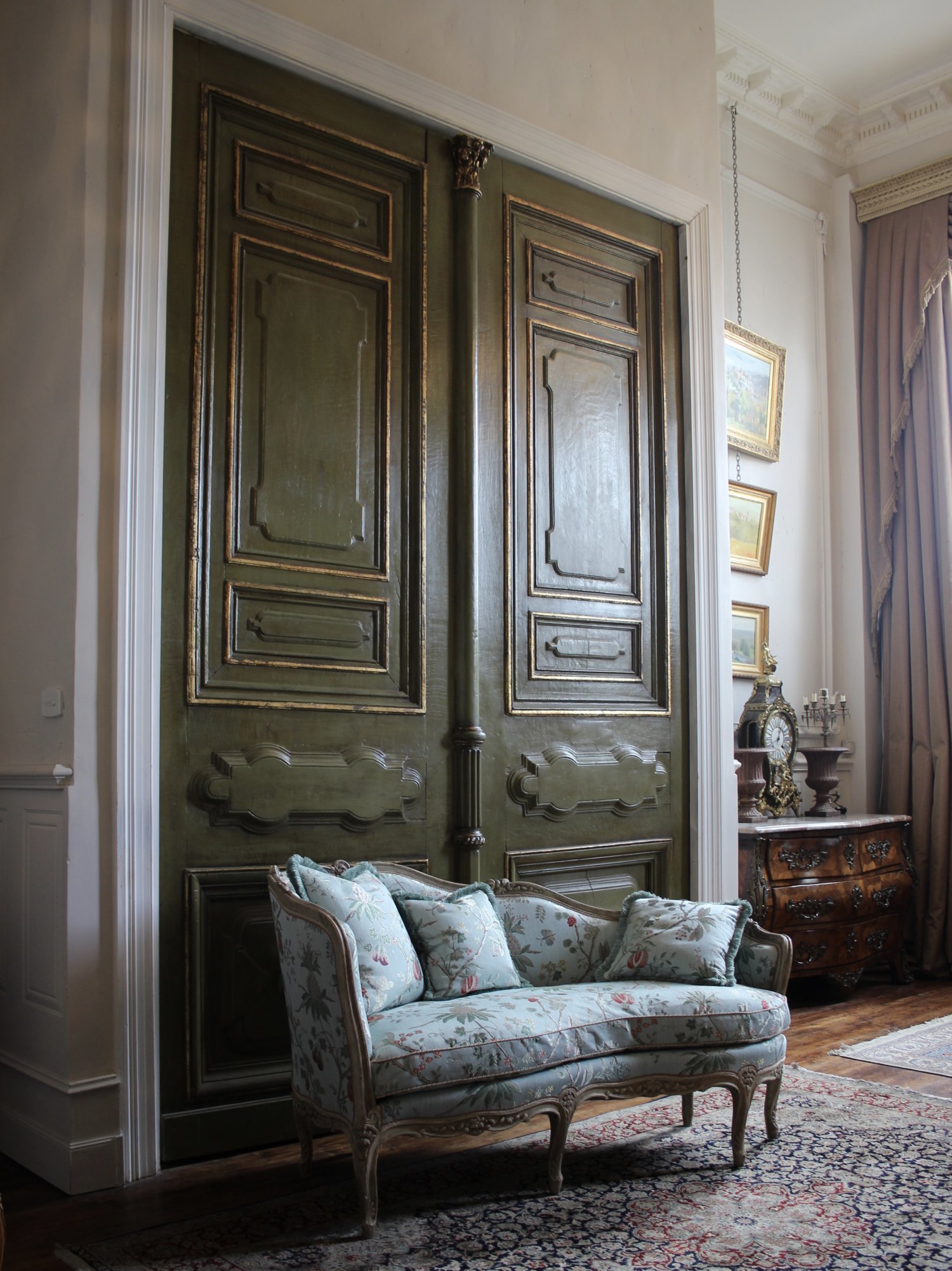 A FRENCH LOUIS XVI VEILLEUSES CANAPE. CIRCA.