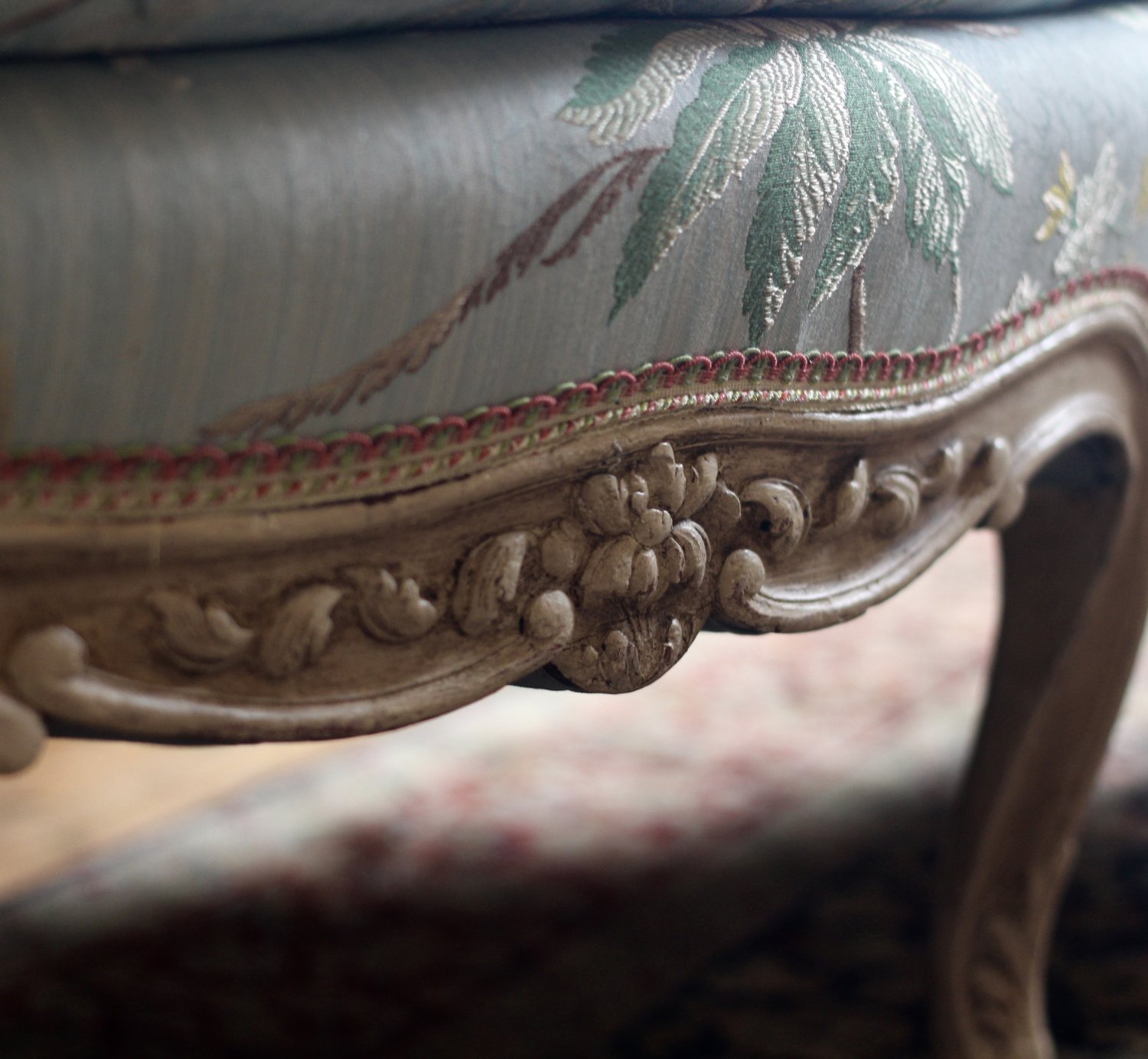 A FRENCH LOUIS XVI VEILLEUSES CANAPE. CIRCA.