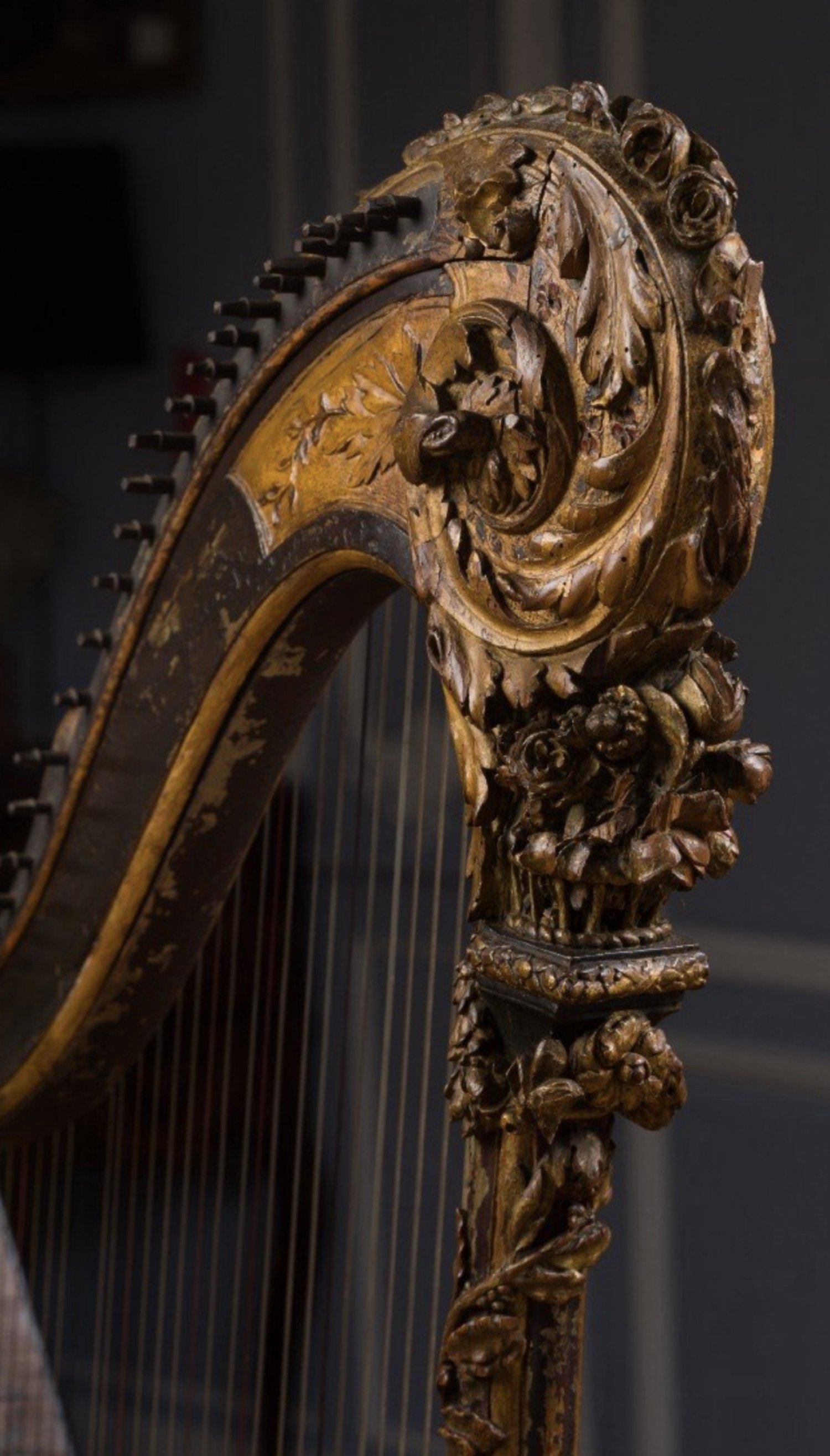 18th century French Chinoiserie Giltwood Harp