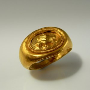 2nd to 3rd Century AD Ancient Roman 22K Yellow Gold Repousse Wedding Ring Finger Ring Ancient Jewelry