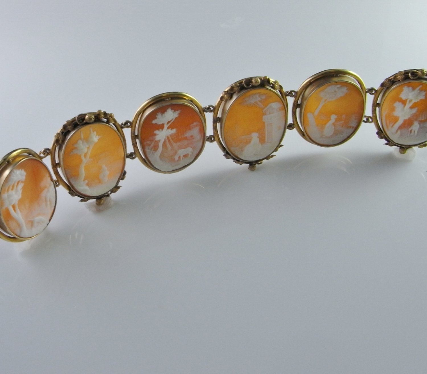 Antique Victorian 1870s Finest Quality Figural Scenic Shell Cameo Bracelet in 14K Yellow Gold