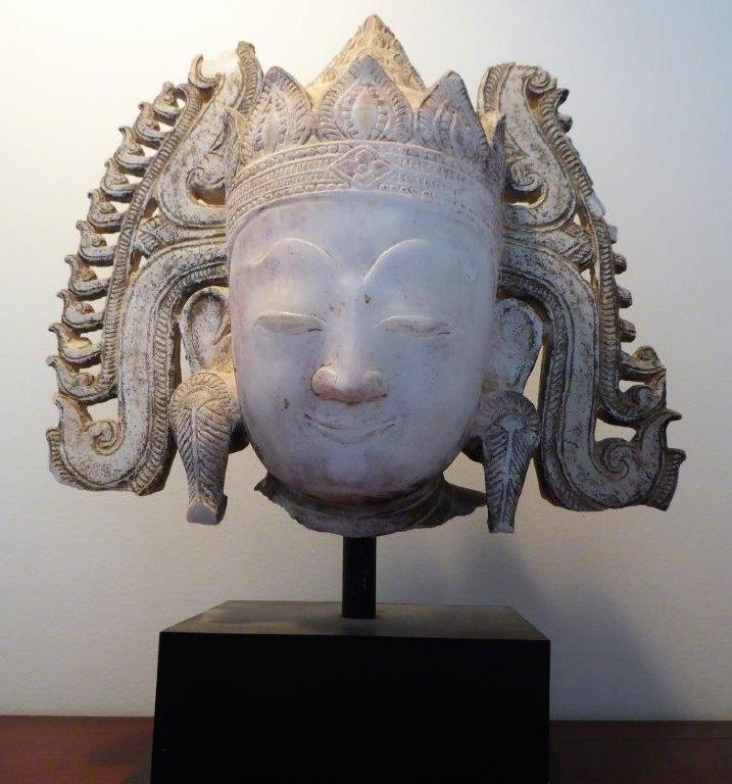 Crowned head of Buddha