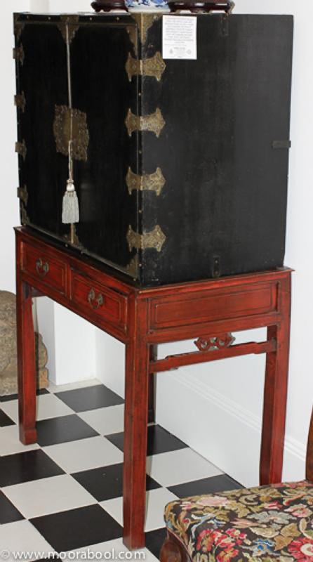 European Chinoiserie lacquer chest on stand c.1700