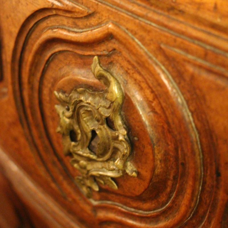 18TH CENTURY, LOUIS XV PERIOD PROVINCIAL COMMODE.