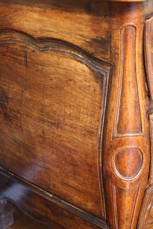 18TH CENTURY, LOUIS XV PERIOD PROVINCIAL COMMODE.