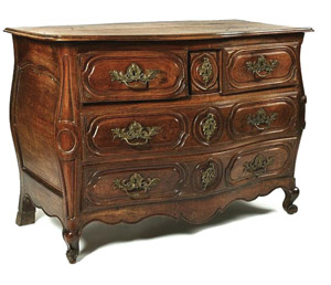 18TH CENTURY, LOUIS XV PERIOD PROVINCIAL COMMODE.