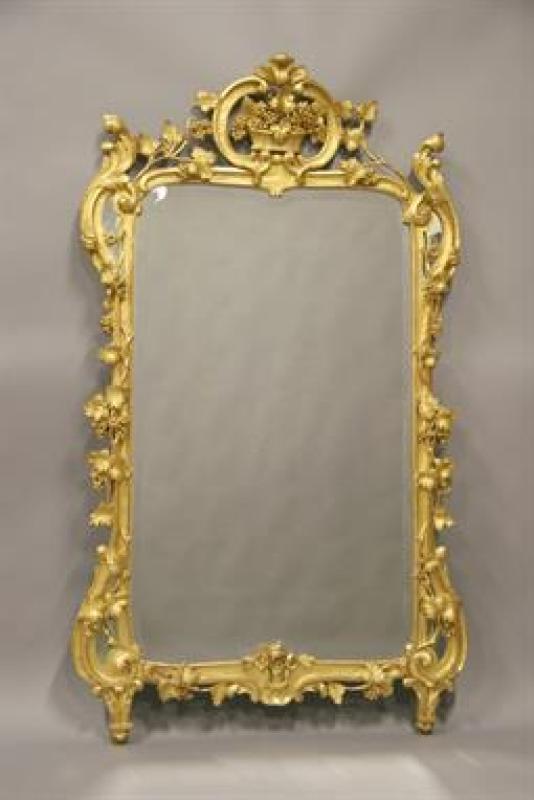 AN 18TH CENTURY LOUIS XV PERIOD, GILTWOOD MIRROR.