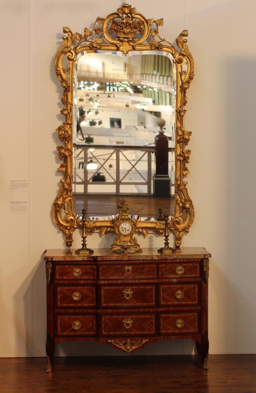AN 18TH CENTURY LOUIS XV PERIOD, GILTWOOD MIRROR.