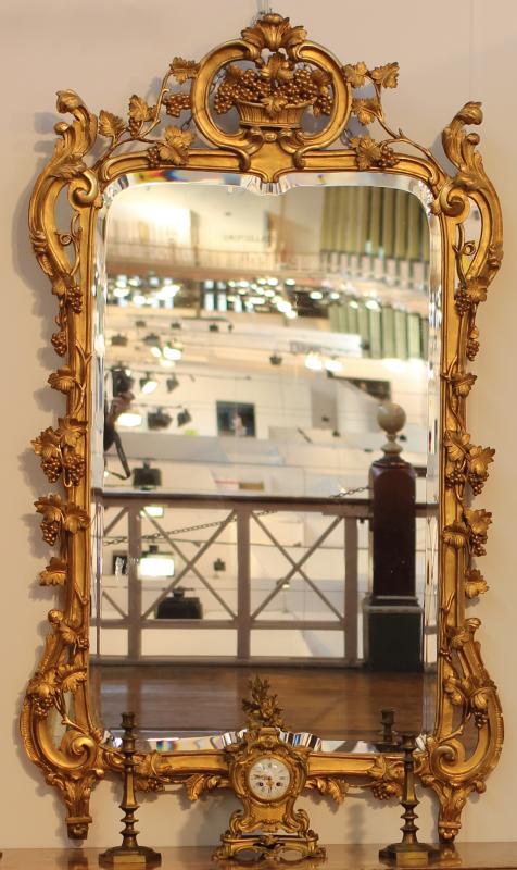 AN 18TH CENTURY LOUIS XV PERIOD, GILTWOOD MIRROR.