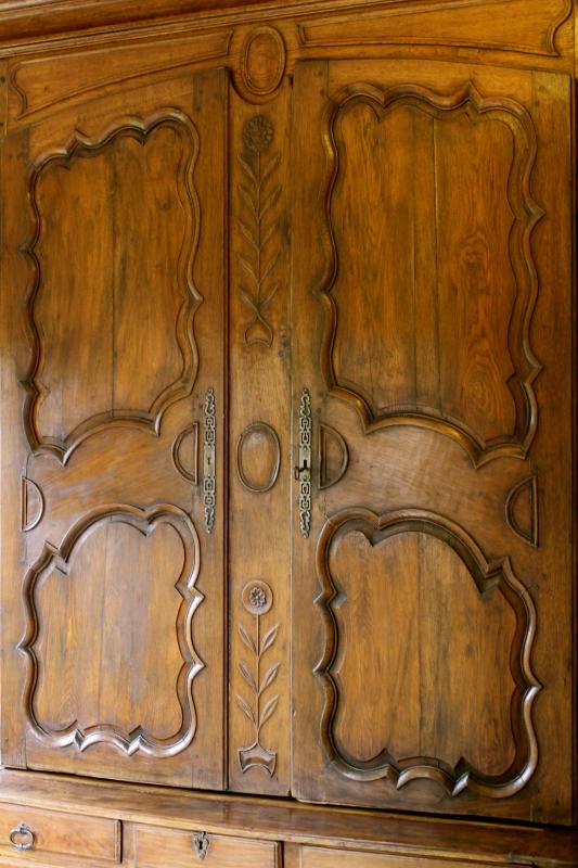 18TH CENTURY LOUIS XV PERIOD BUFFET DEUX-CORPS.