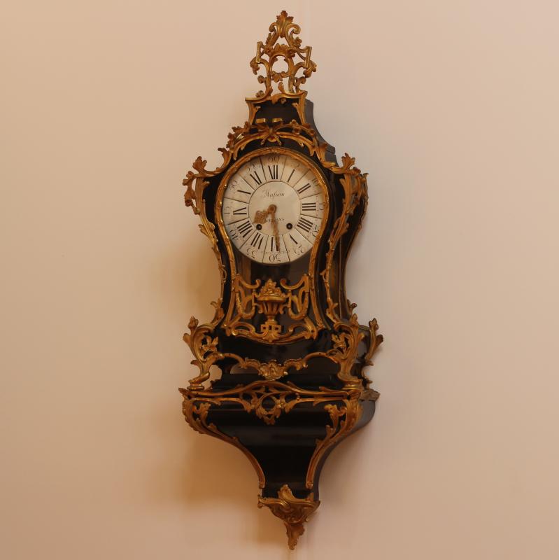 18TH CENTURY LOUIS XV, BLACK LACQUER BRACKET CLOCK