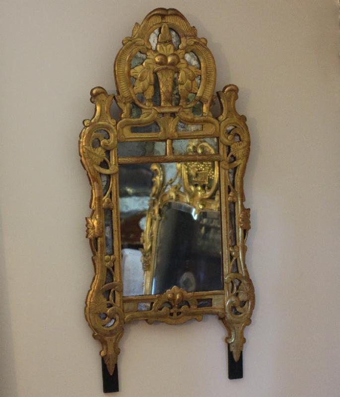 18TH CENTURY LOUIS XV PROVINCIAL GILTWOOD MIRROR