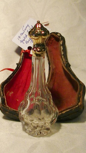 Perfume scent Bottle in case